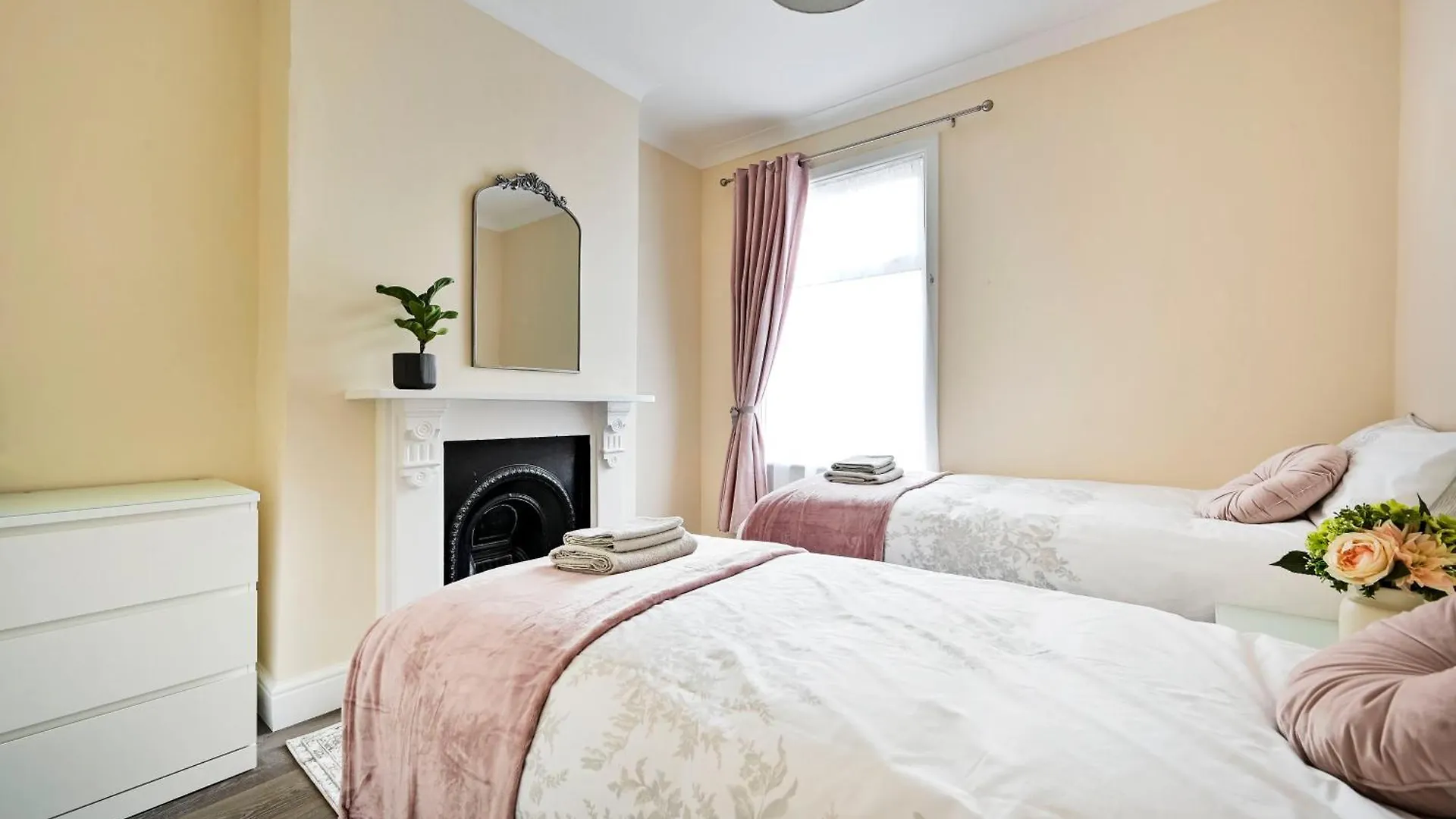 A Two Bedroom A Stride Away From Meridian Greenwich London United Kingdom
